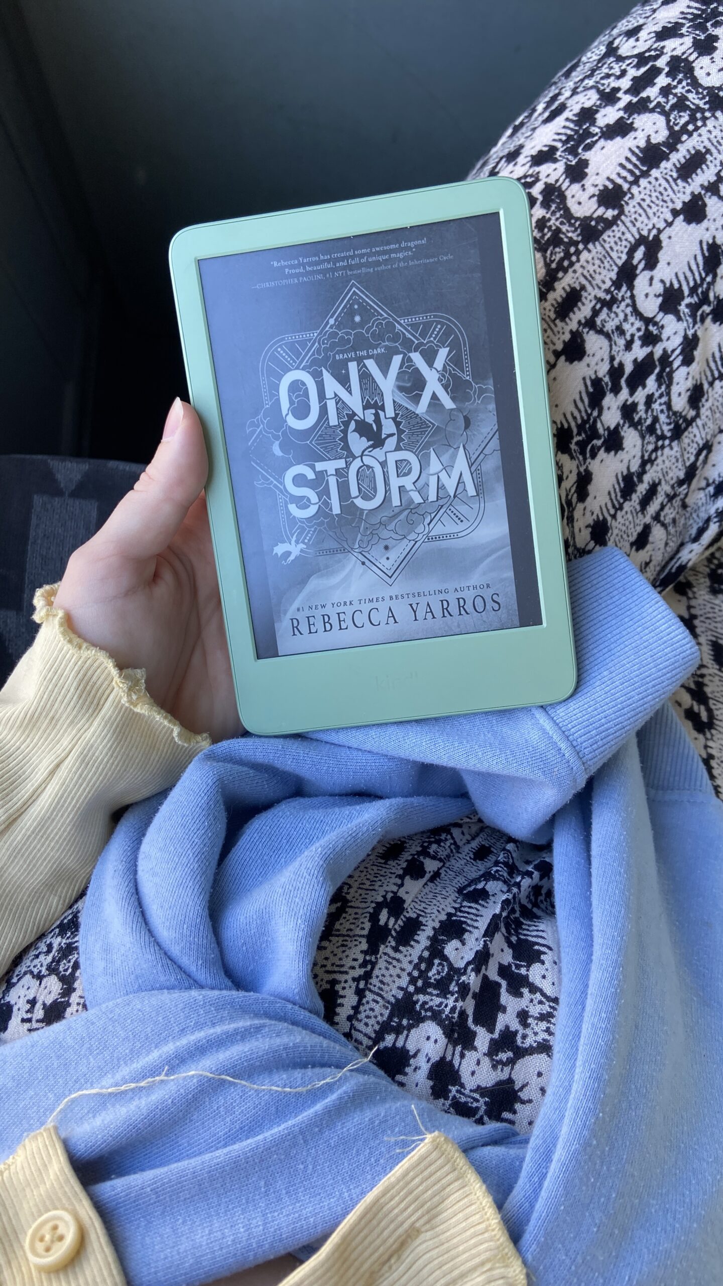 böcker, onyx storm, grön kindle